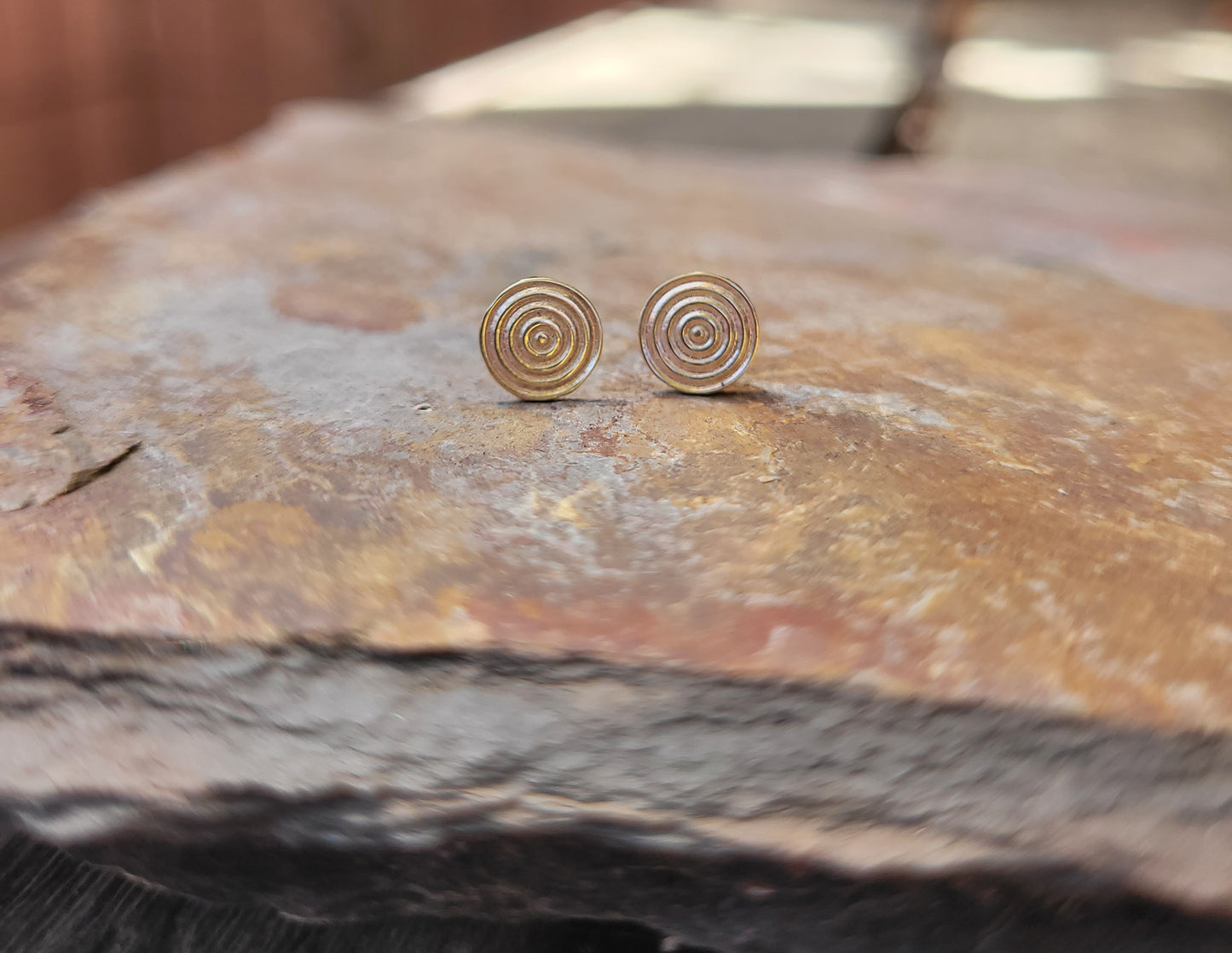 14k bullseye disc stud earrings