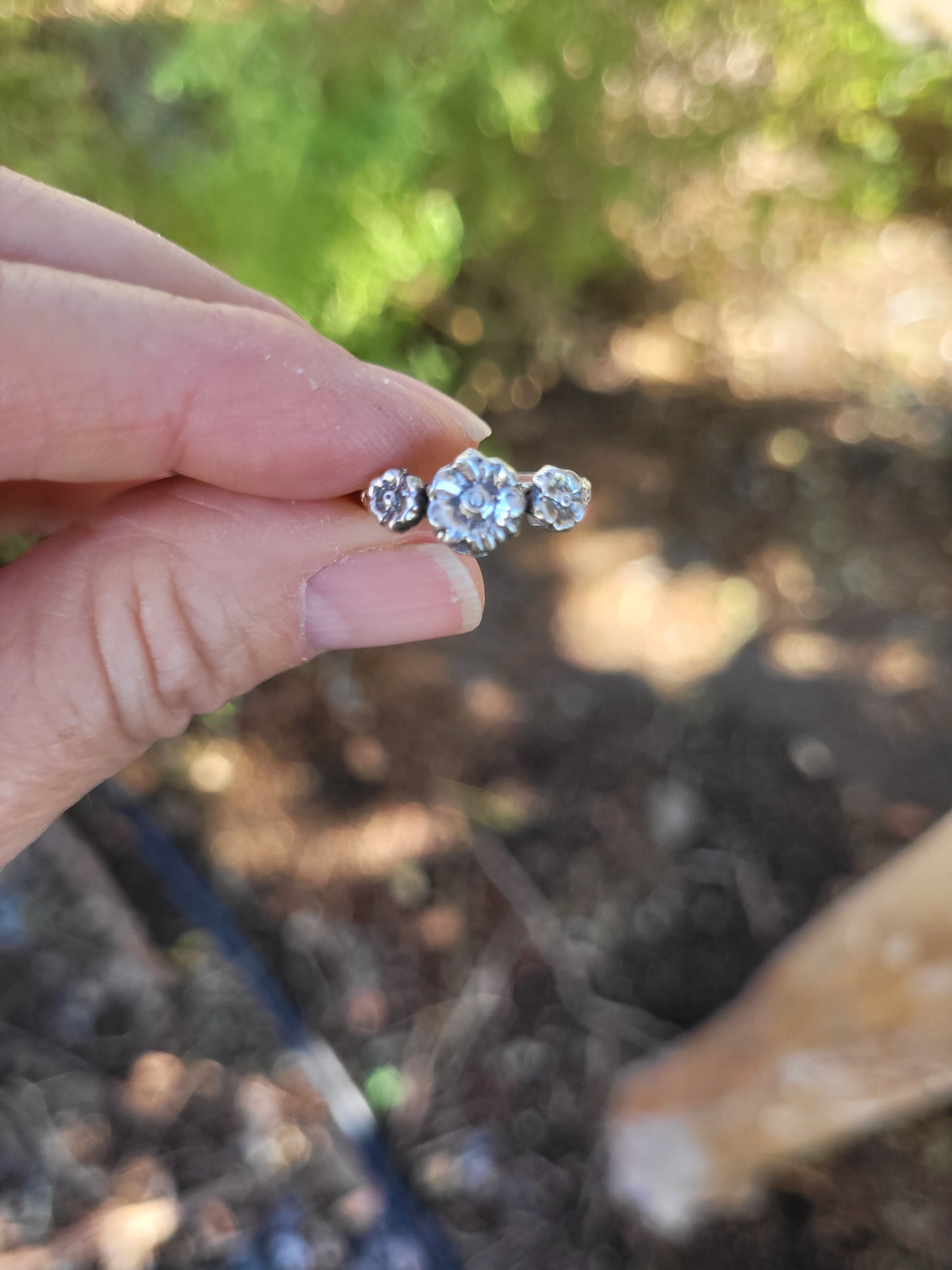 Flower trio ring