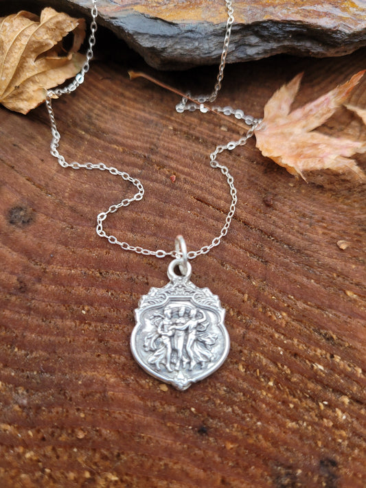 3 muses pendant