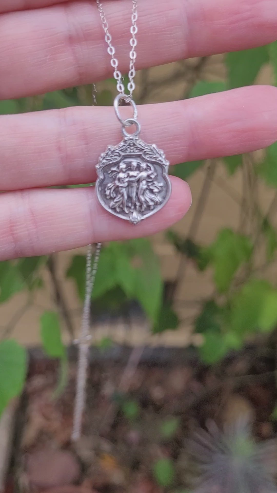 3 muses pendant