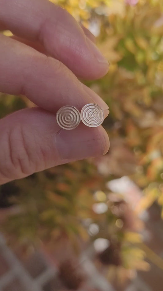 14k bullseye disc stud earrings