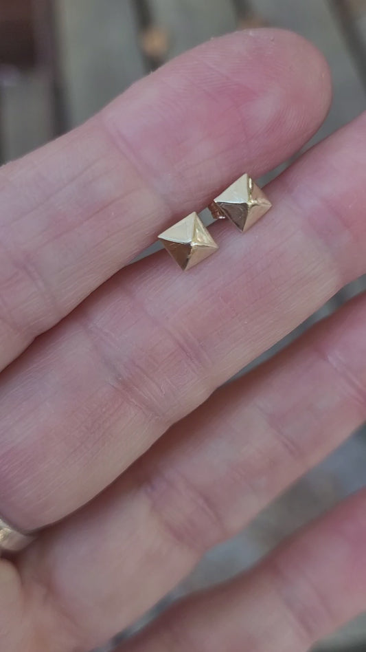 14k gold pyramid shape stud earrings. Sterling silver stud earrings