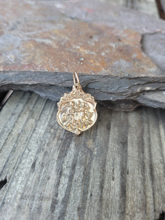 3 muses pendant