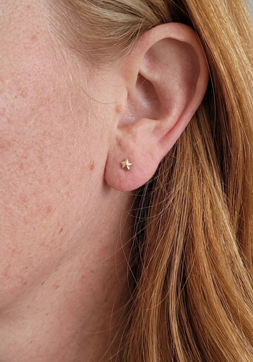 14k solid gold star stud earrings