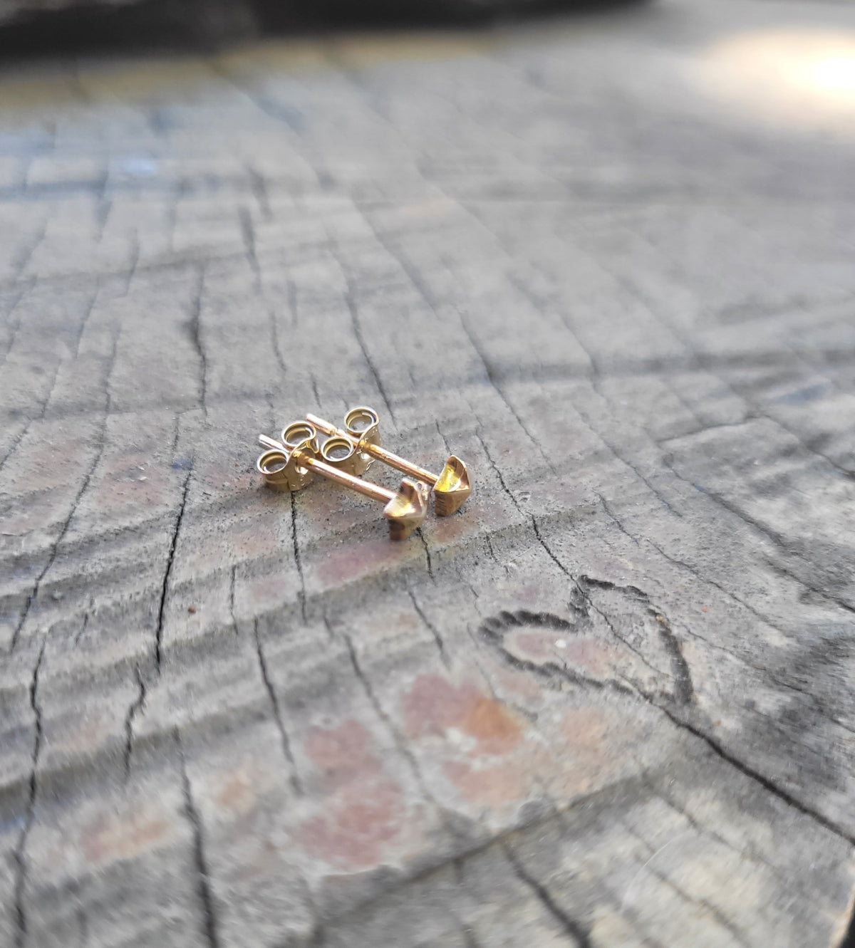 14k solid gold star stud earrings