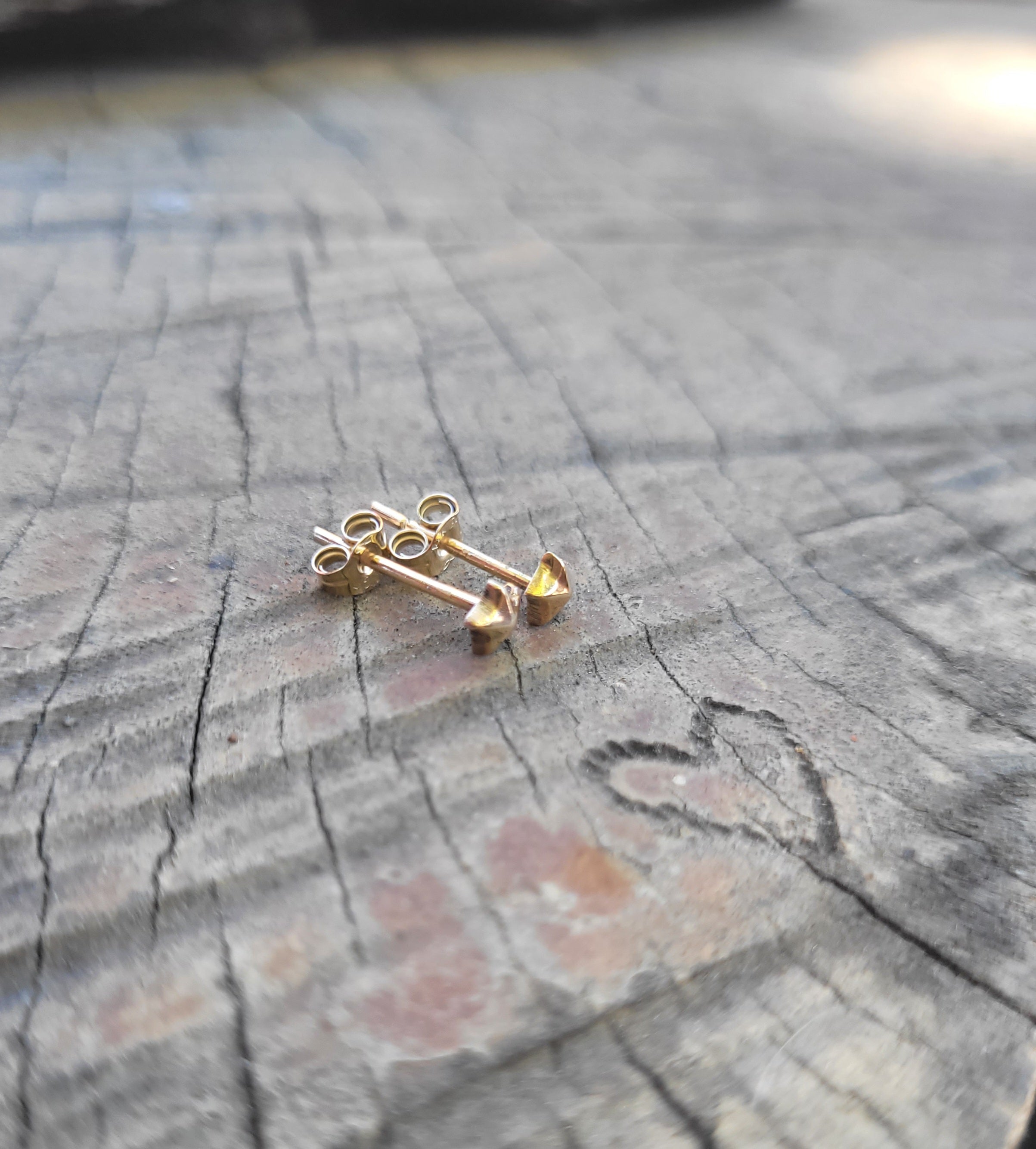 14k solid gold star stud earrings