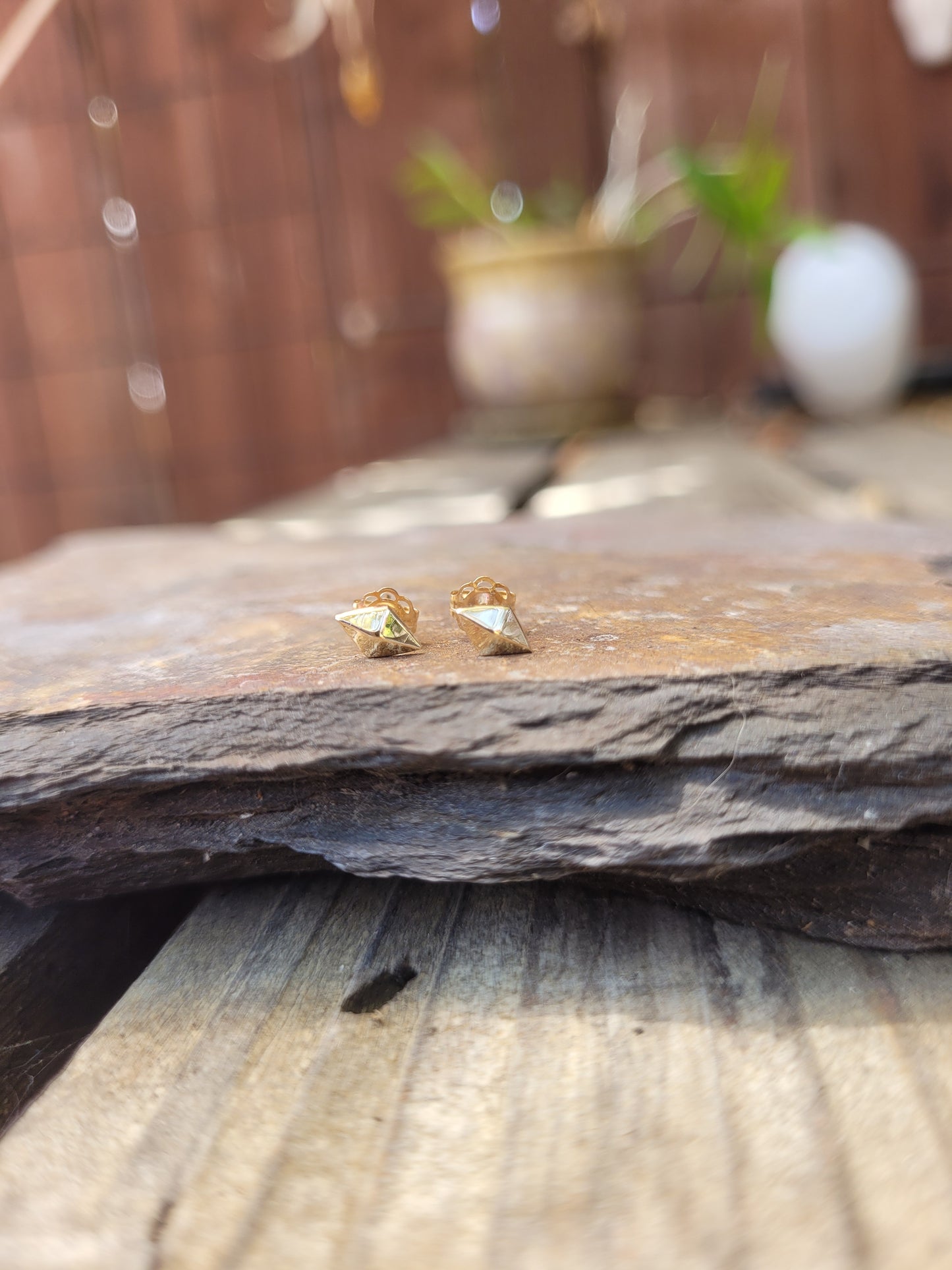 14k diamond shape stud earrings