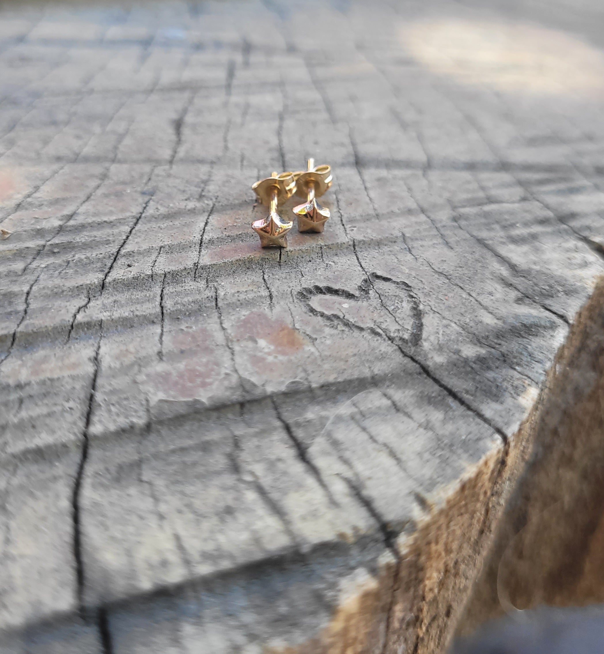 14k solid gold star stud earrings