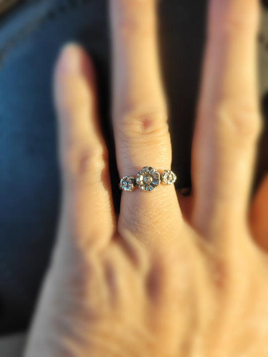 Flower trio ring