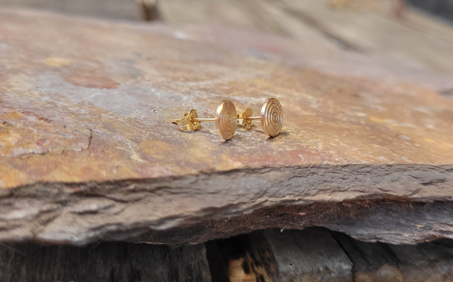 14k bullseye disc stud earrings