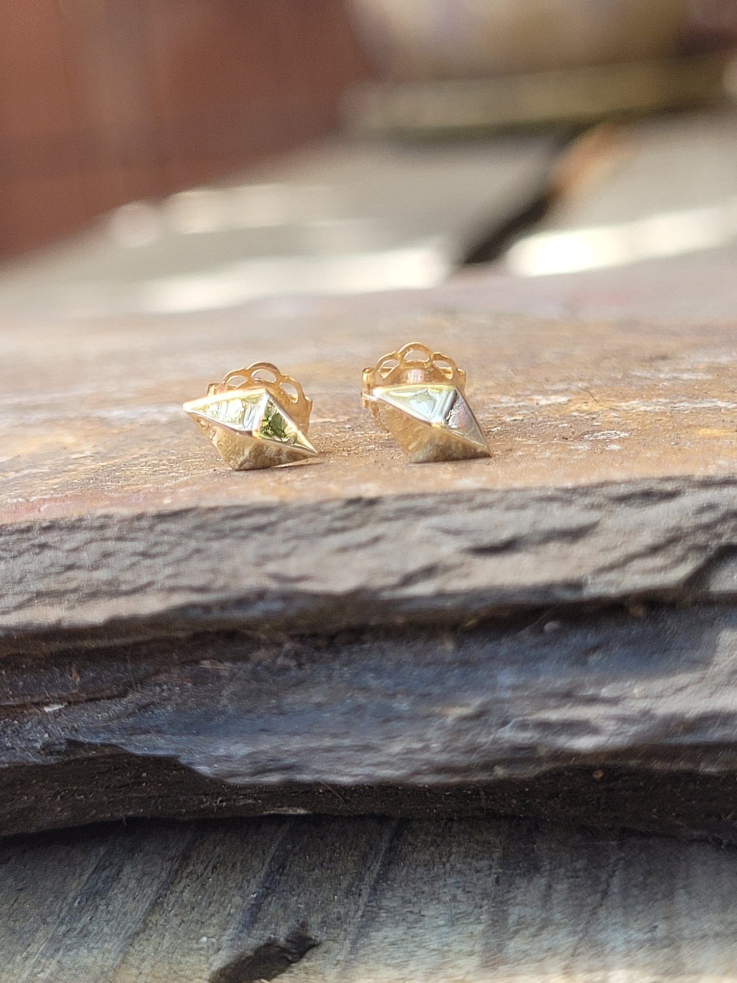 14k diamond shape stud earrings