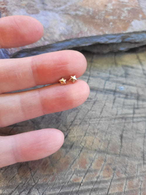 14k solid gold star stud earrings